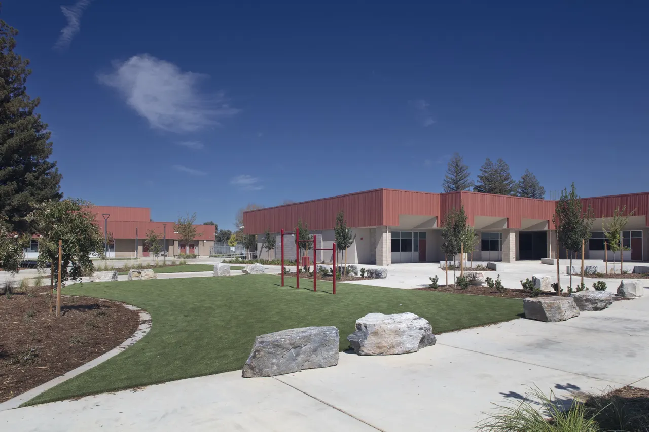 Joseph Kerr Middle School, Elk Grove, CA | photograph by Ed Asmus