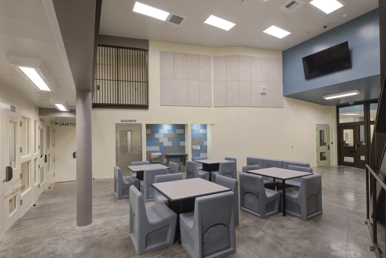 Mendocino County Jail, Ukiah, CA | photograph by Ed Asmus