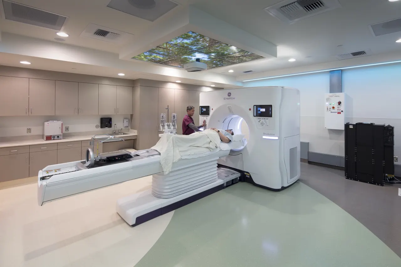 UC Davis Ambulatory Care, Sacramento, CA | photograph by Ed Asmus