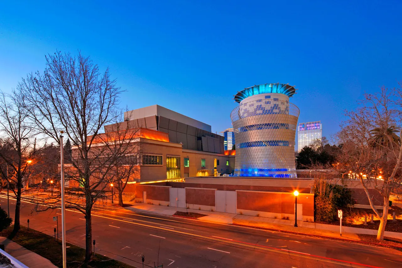 Central Plant, Sacramento, CA. Nacht & Lewis Architects | photograph by Ed Asmus