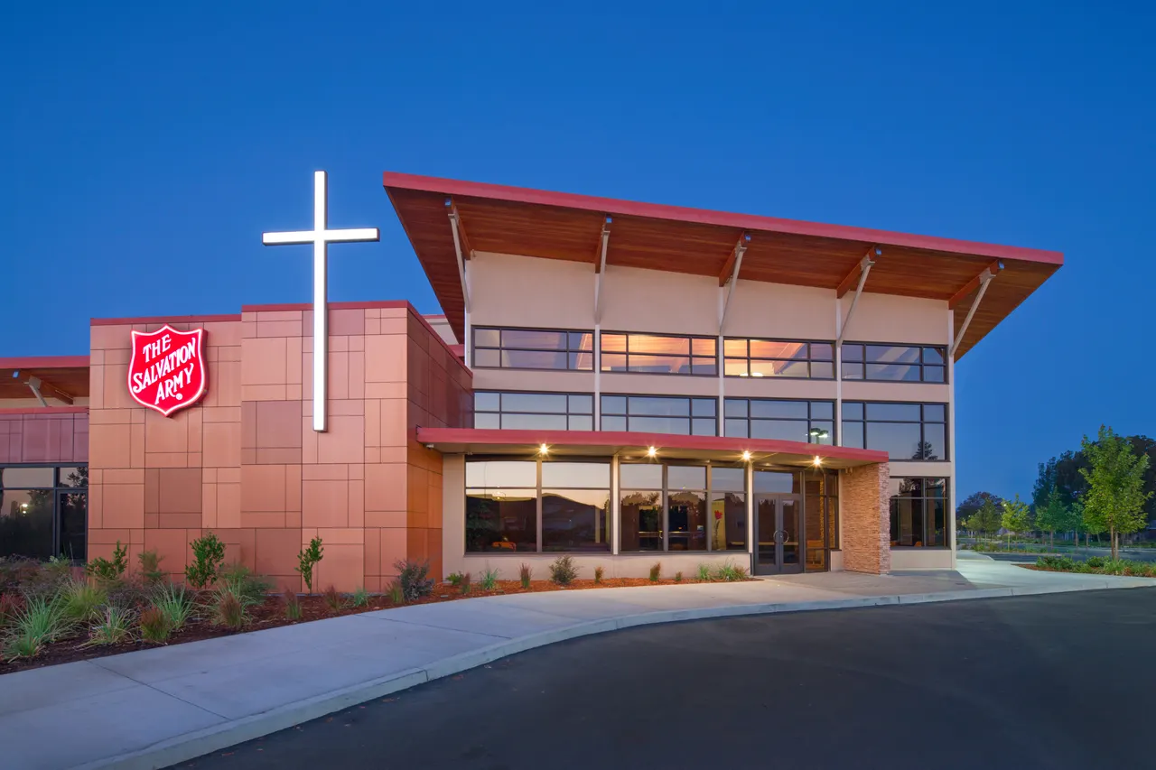 Salvation Army,  Fairfield CA.  GRA Architects, | photograph by Ed Asmus
